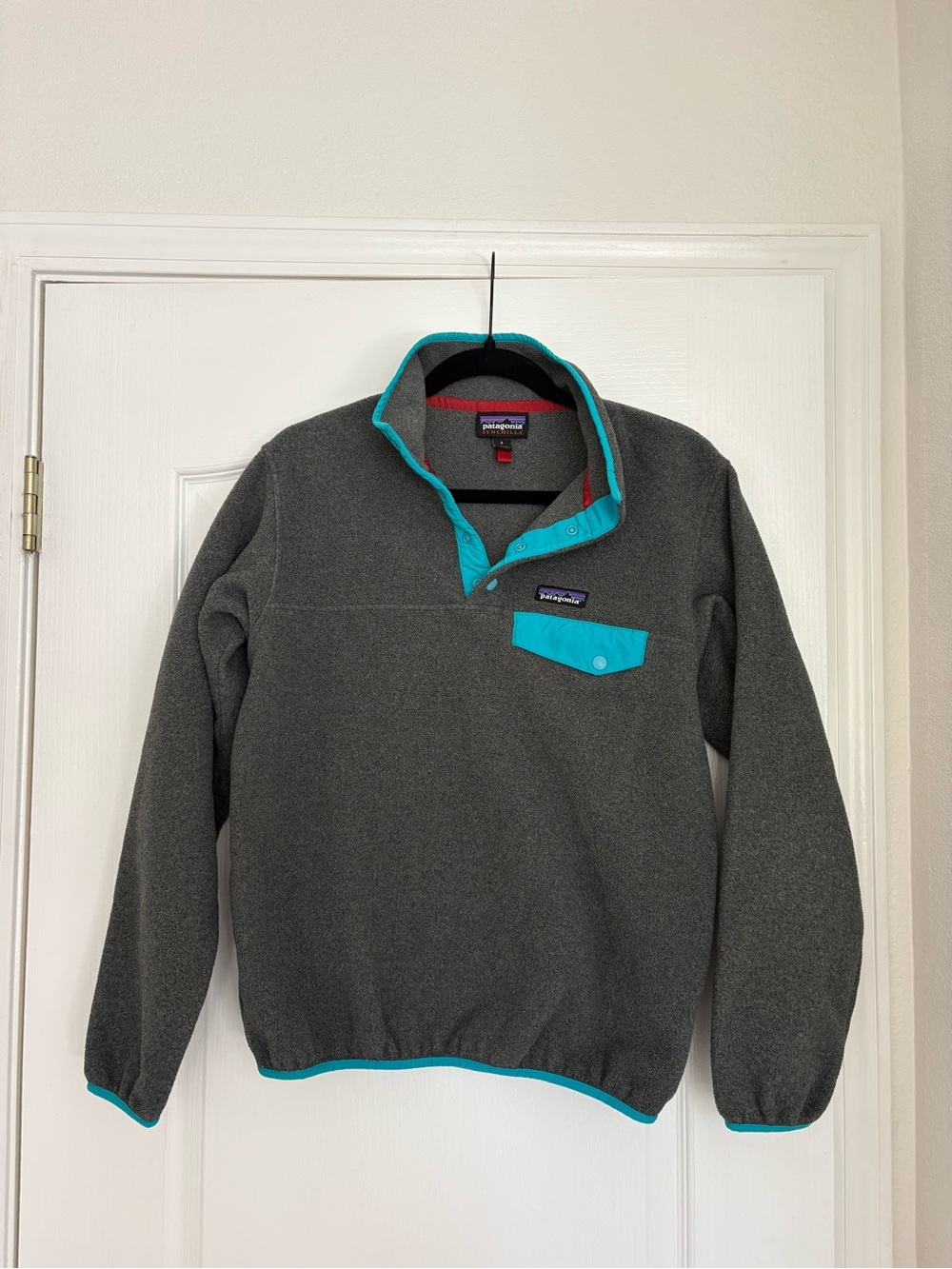 Patagonia Women’s Synchilla Fleece Pullover - Dark Gray with Teal Accents